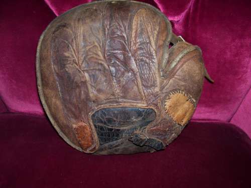 Early 1900's Crescent Catchers Mitt Back